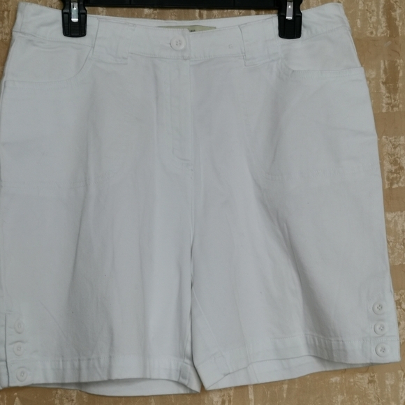 Classic white shorts - Picture 1 of 7